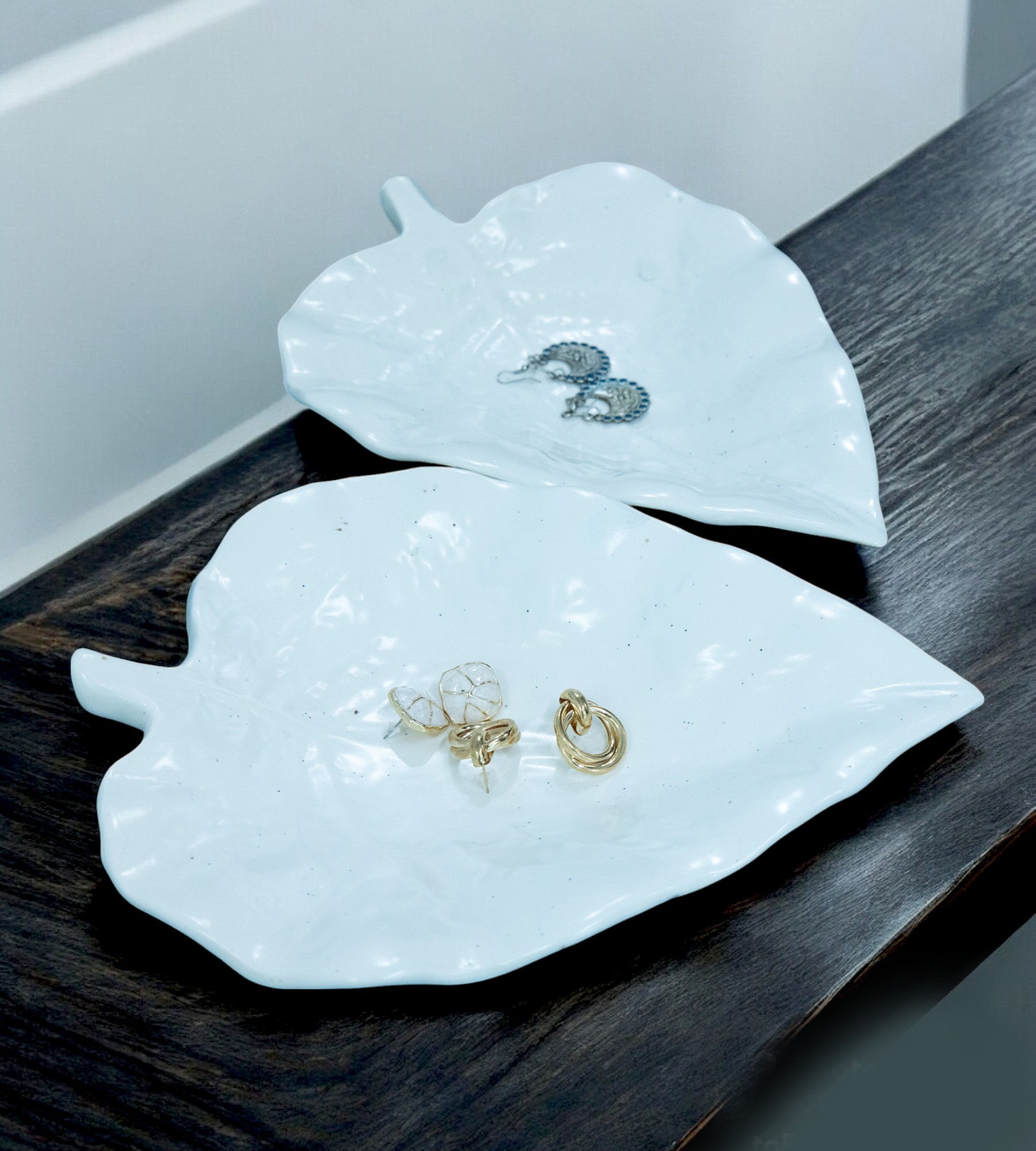 Ceramic White Leaf Shaped Serving Tray - Pack of 1