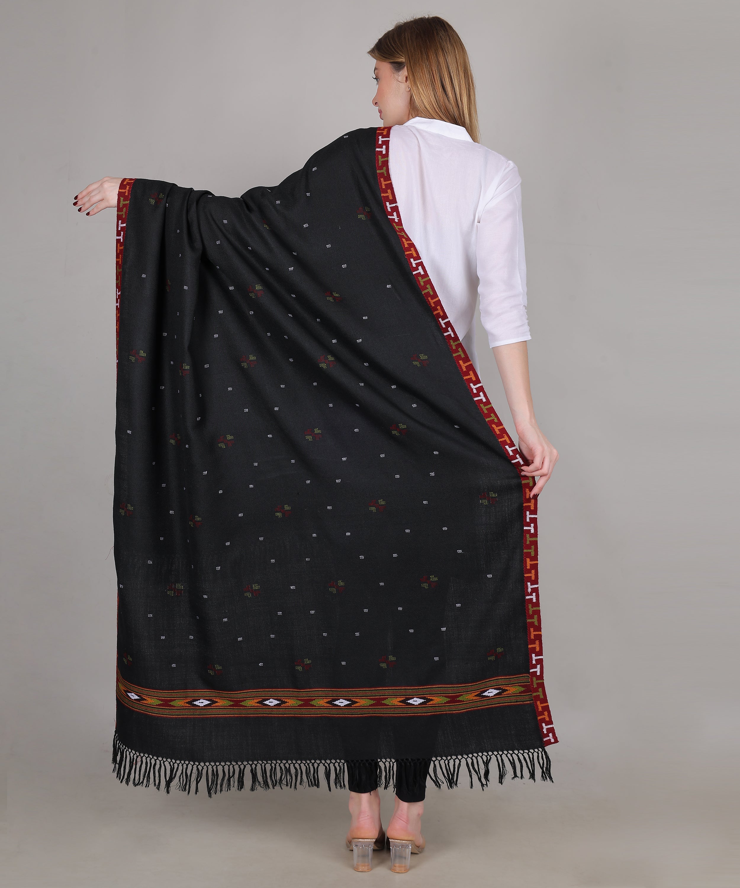 Traditional Handloom Kingri Jala Kullu Black Shawl – Pure Woollen with Classic Border