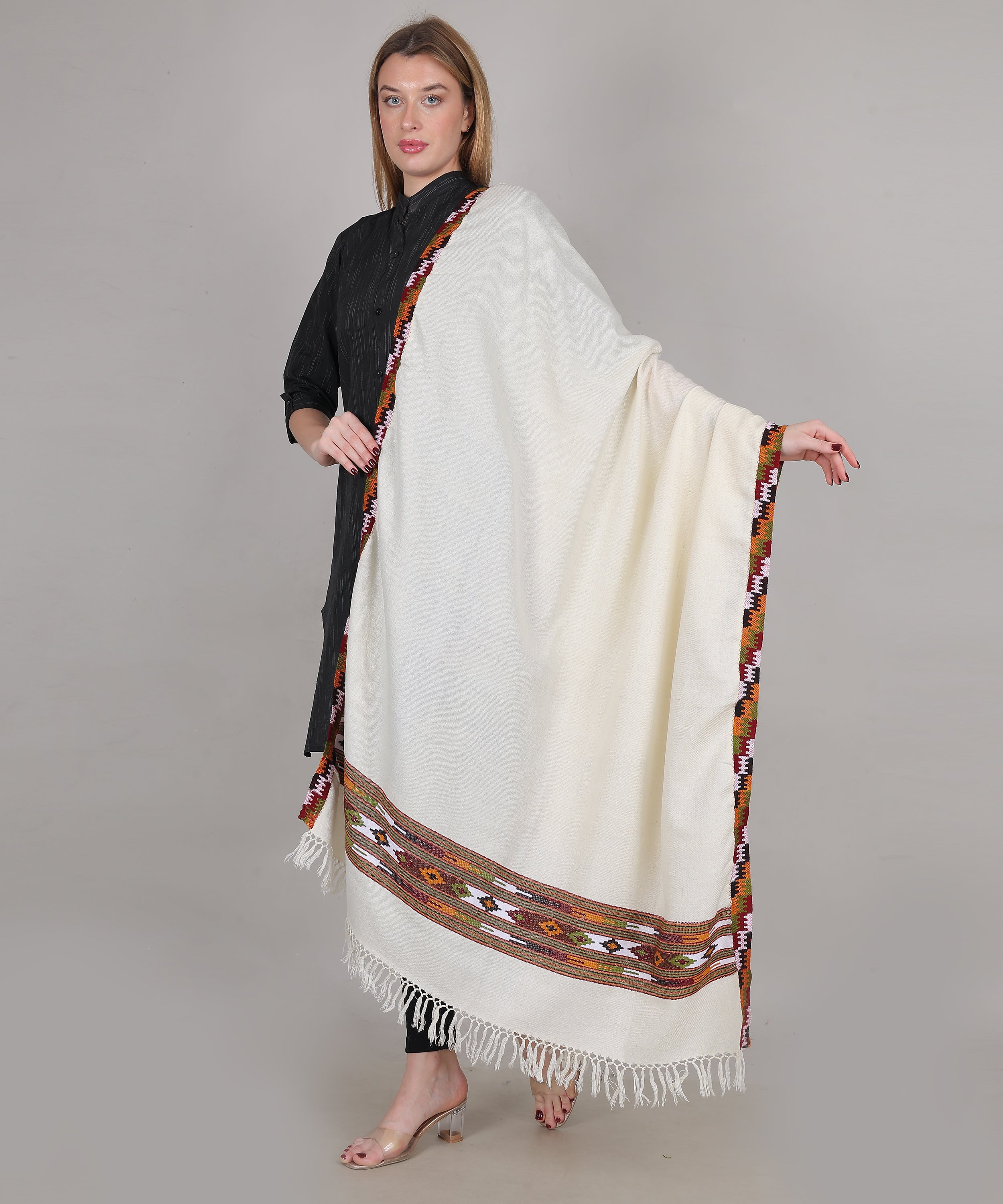 Traditional Kullu Handloom Off-White Shawl– Embroidered One Patti Pure Woollen Wrap with Elegant Kullu Weaving Design