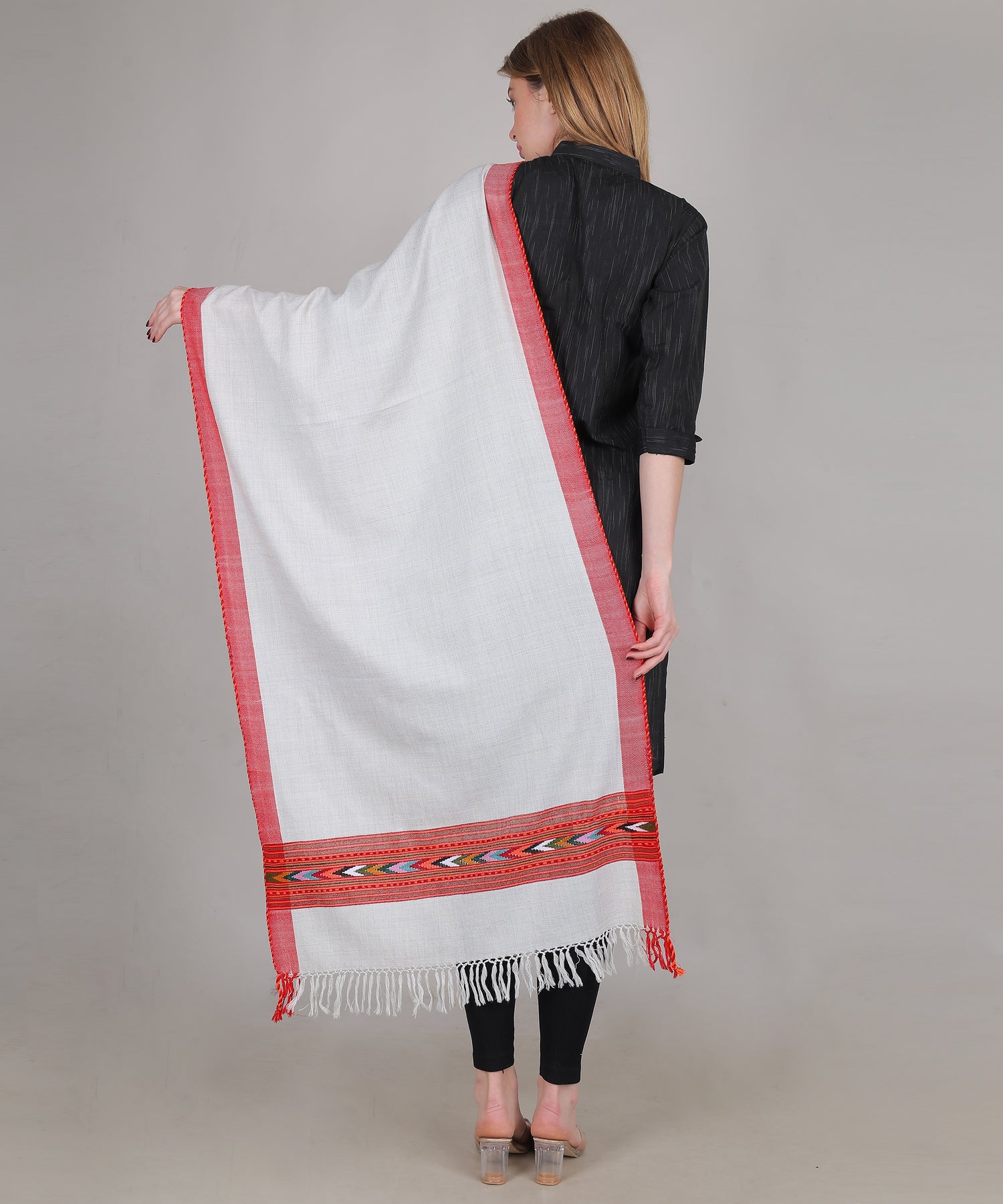 Traditional Kullu Handloom 1 Patti White Stole – Embroidered Patti Pure Woollen Wrap with Elegant Kullu Weaving Design