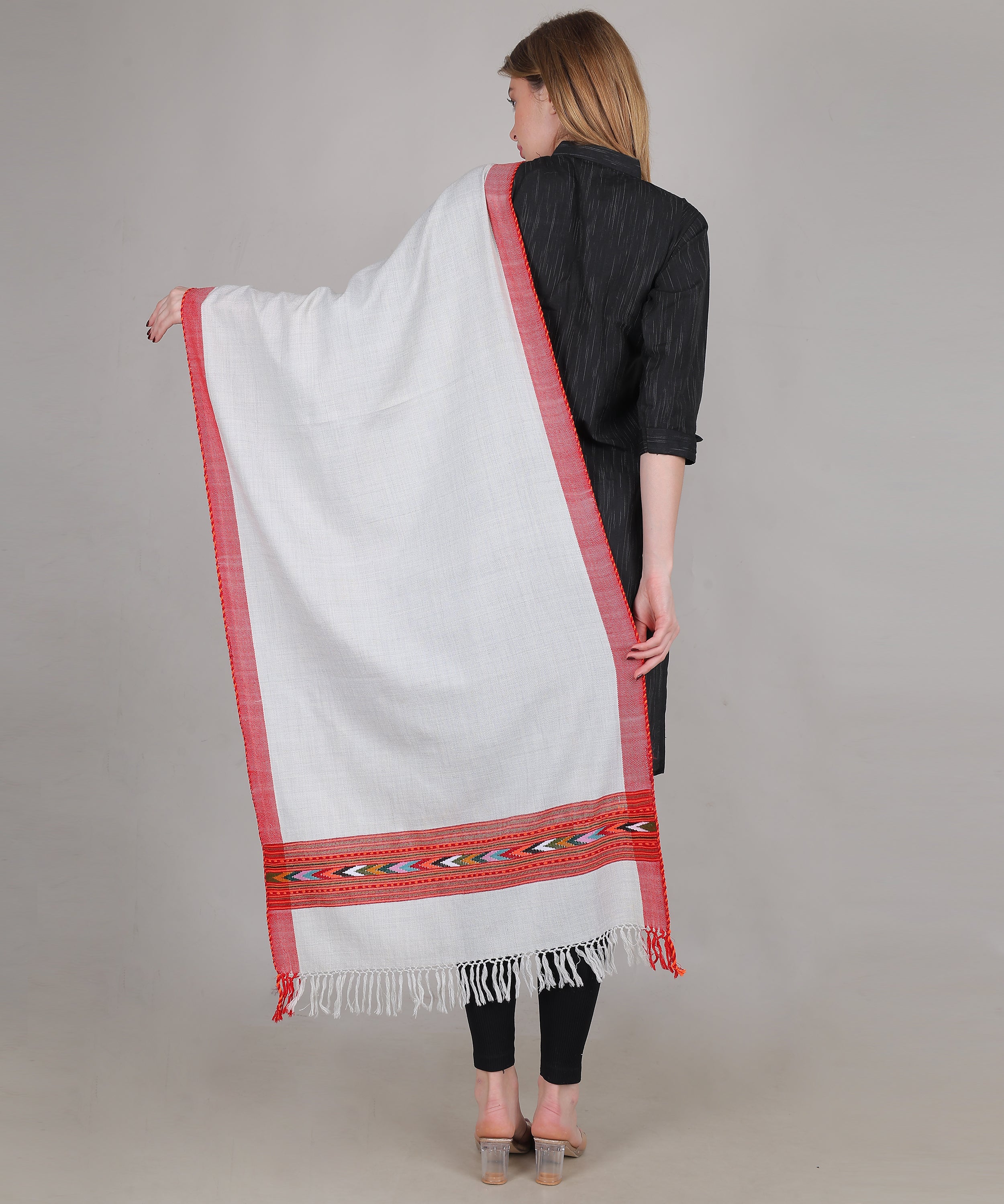 Traditional Kullu Handloom 1 Patti White Stole – Embroidered Patti Pure Woollen Wrap with Elegant Kullu Weaving Design