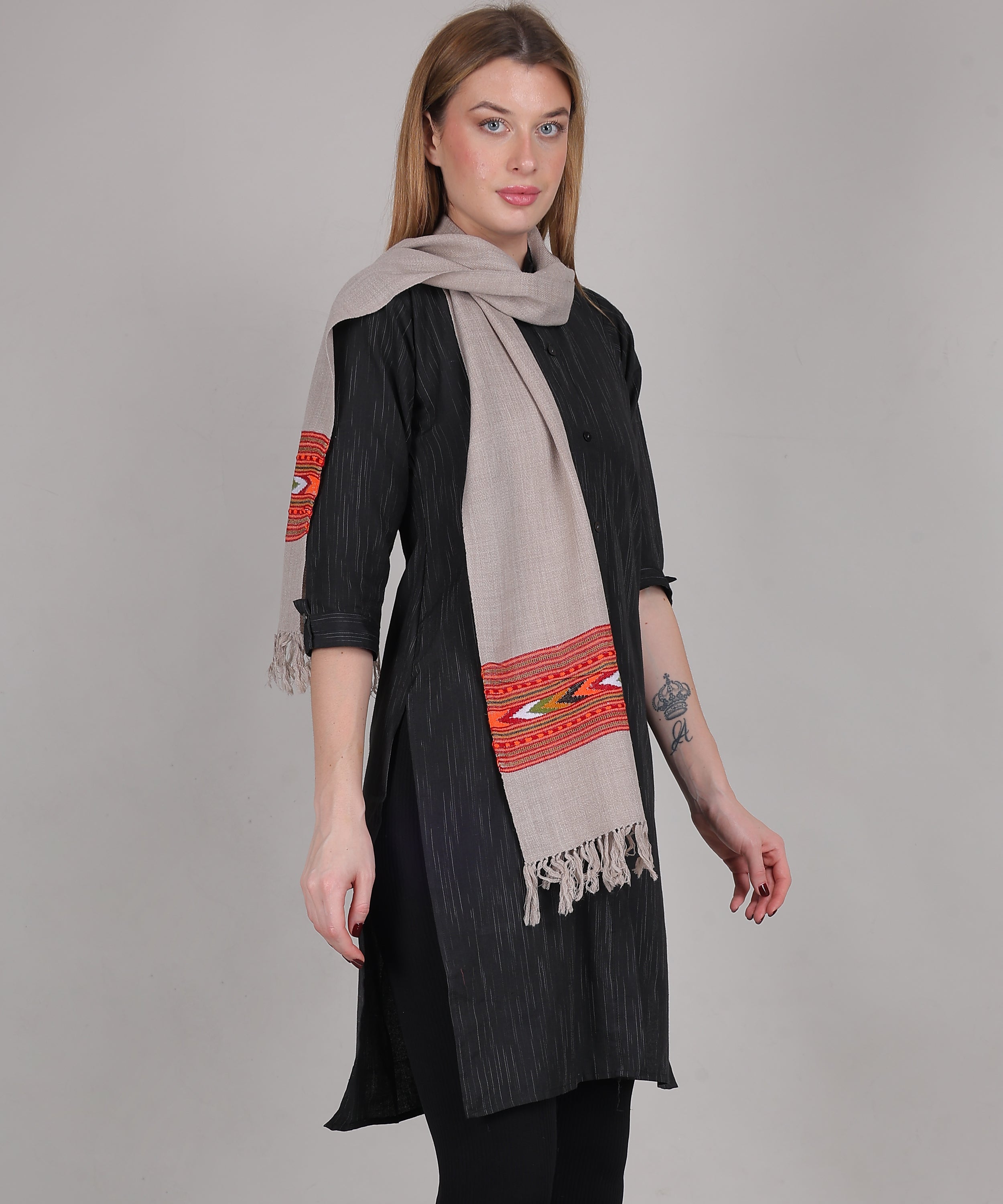 Handwoven Pure Woollen Grey Muffler with Embroidered One Patti Design