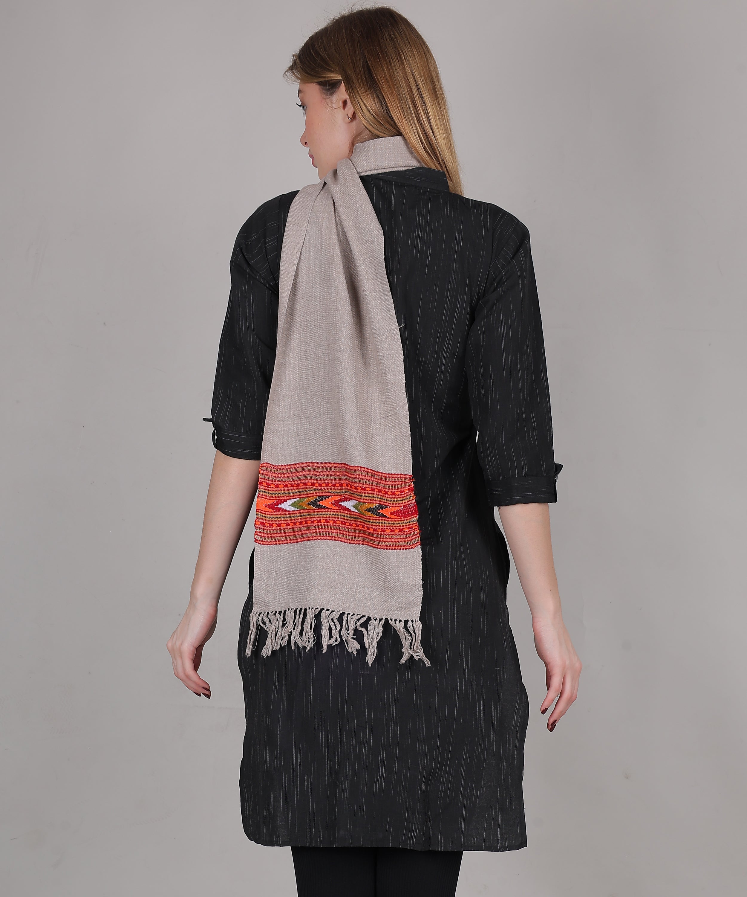 Handwoven Pure Woollen Grey Muffler with Embroidered One Patti Design