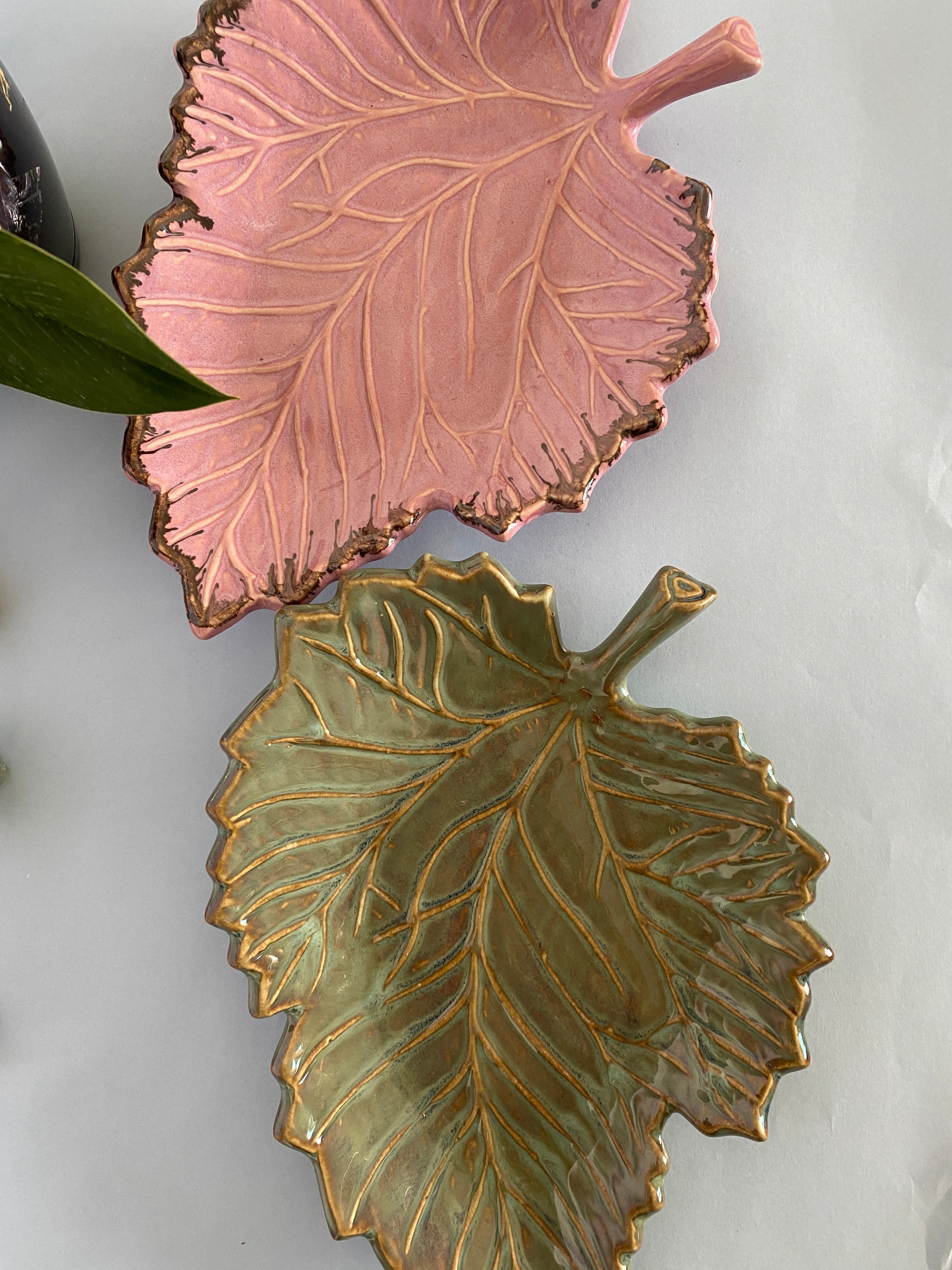 Tropical Pink &amp; Green Leaf Shaped Ceramic Tray Set of 2