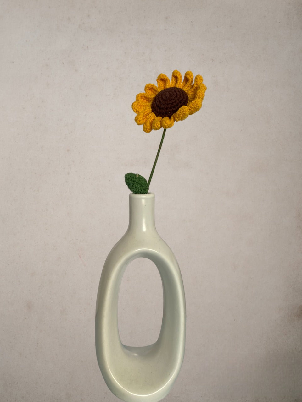 Elegant White Ceramic Decorative Vase for Home Décor