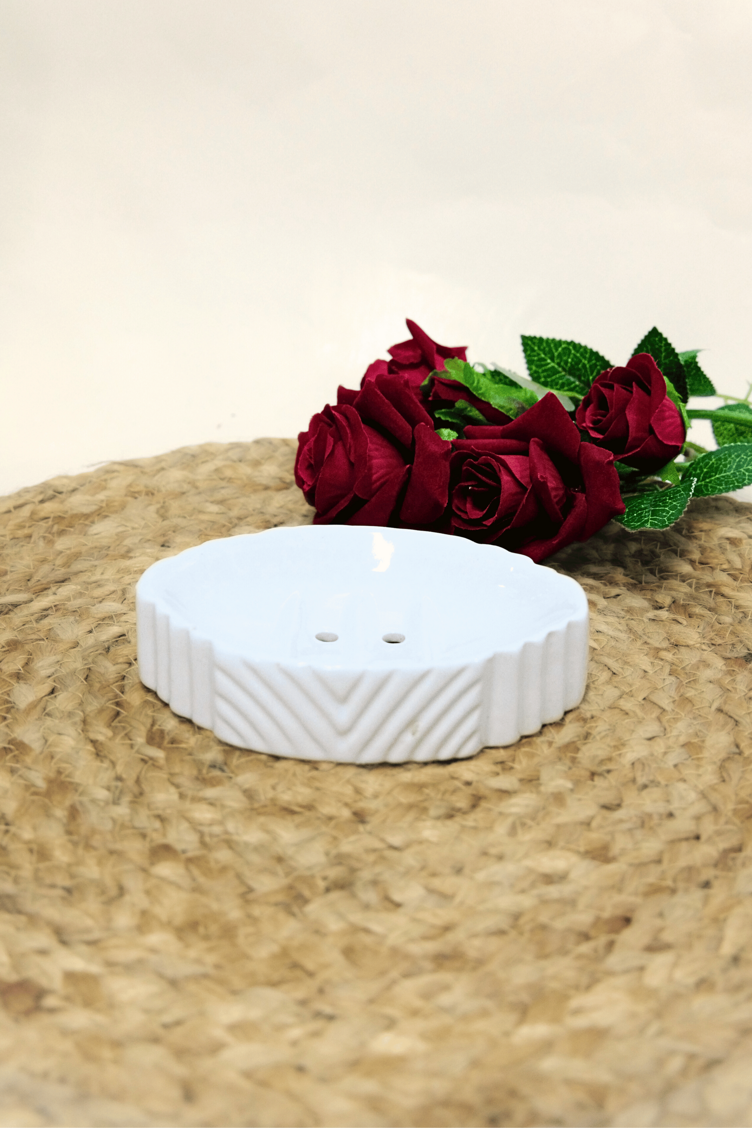 High-End Glossy Ceramic White Soap Dish Tray