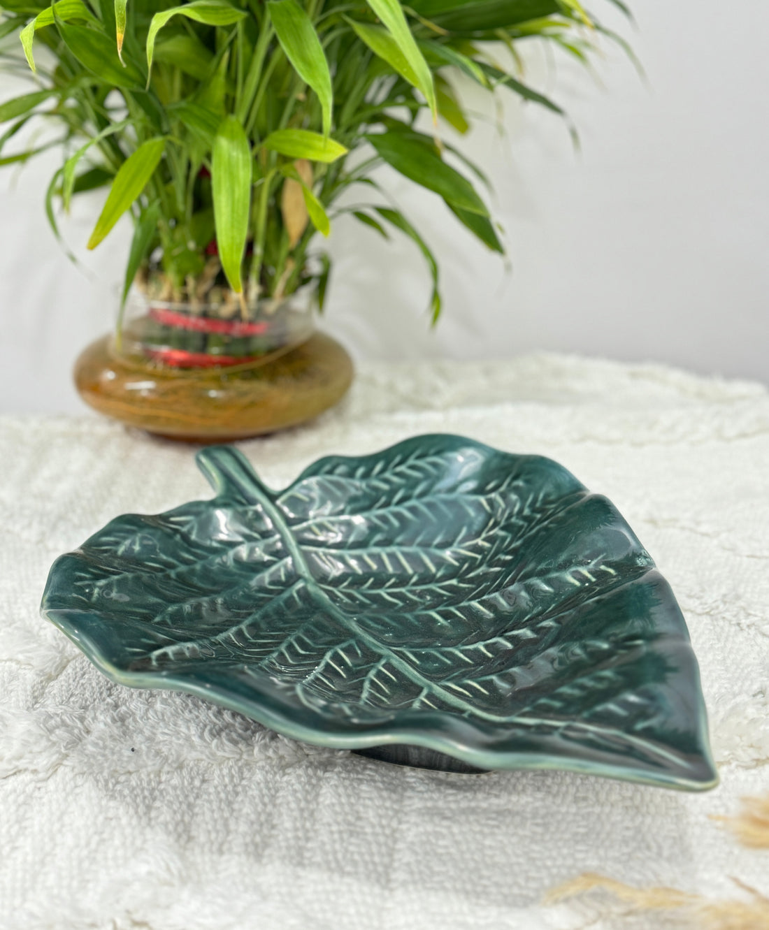 Ceramic Green Leaf Shaped Serving Tray - Pack of 1