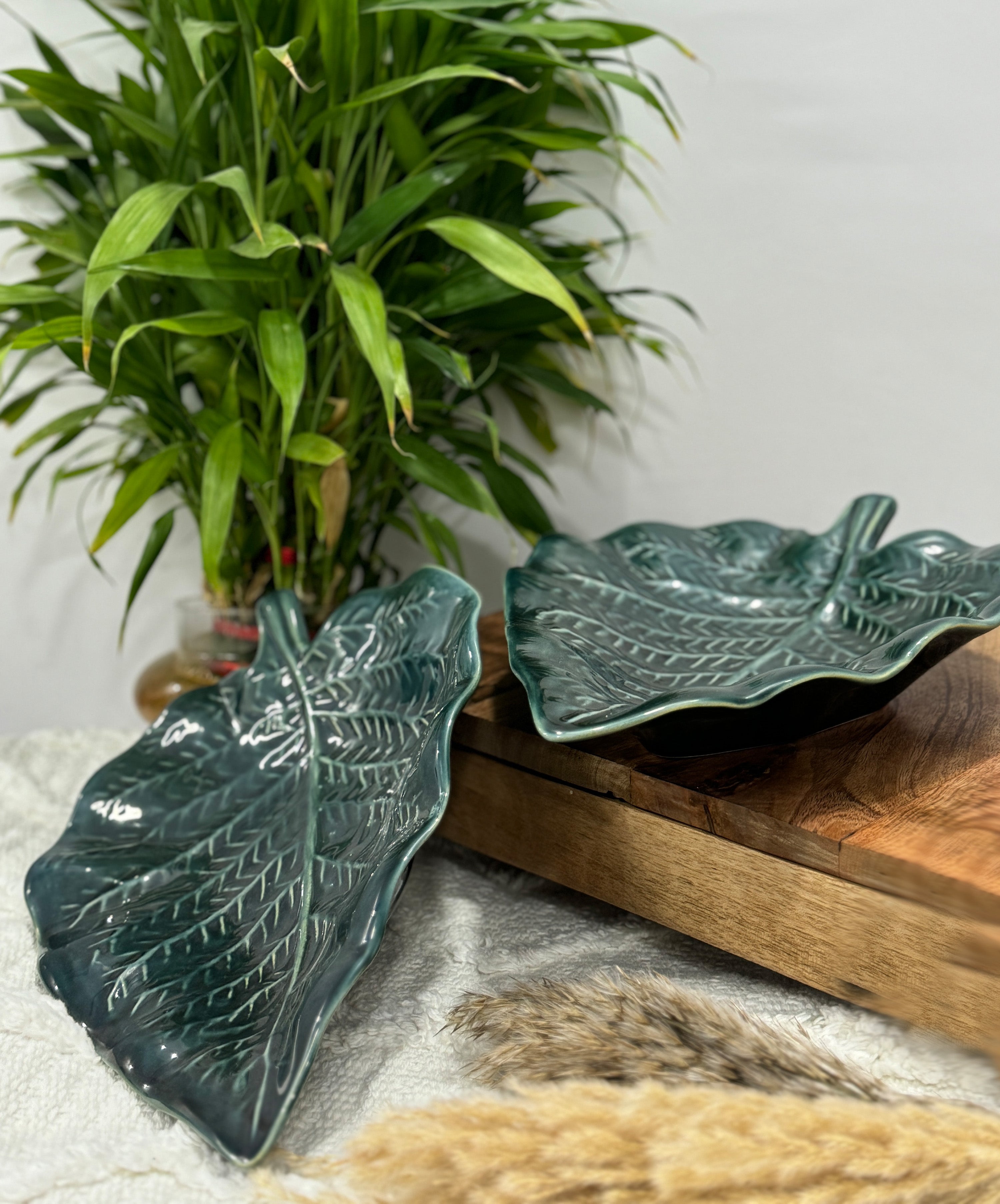 Ceramic Green Leaf Shaped Serving Tray - Pack of 1