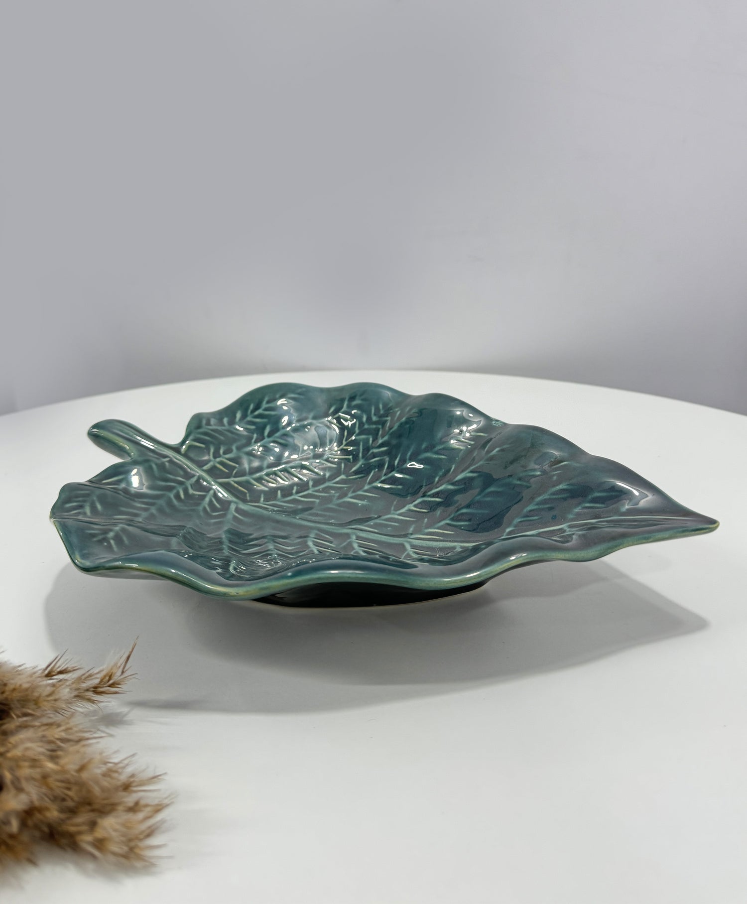 Ceramic Green Leaf Shaped Serving Tray - Pack of 1